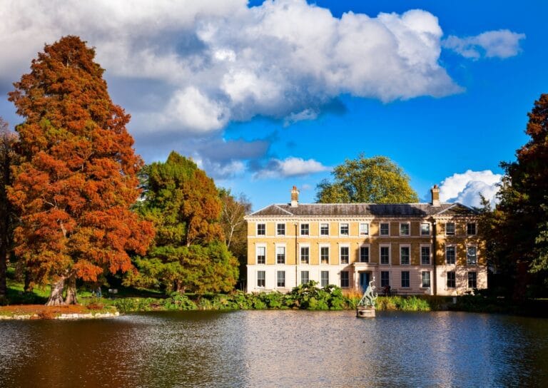 Kew Palace and lake